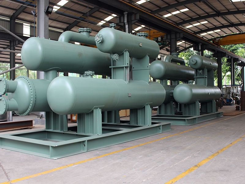 為高電壓開啟式冷水機(jī)機(jī)組配置的換熱器撬塊